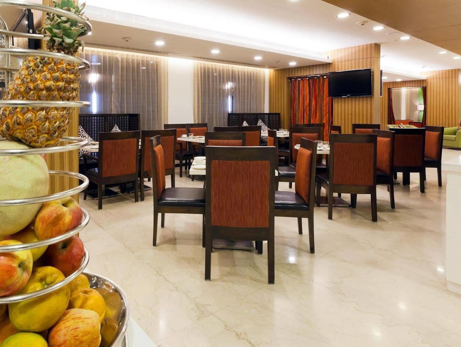 Hampton By Hilton Vadodara-Alkapuri Exterior foto
